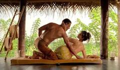 Kareena Kapoorથી લઇને Lisa Haydon સુધીની આ હસીનાઓએ ફિલ્મોમાં ટૉપલેસ સીન આપીને ફેન્સના ઉડાવ્યા છે હોશ, જુઓ તસવીરો.....