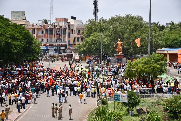 शहरात येणारे सर्व प्रमुख मार्ग पोलिसांच्या वतीने सील करण्यात आले होते. मोर्चा ज्या मार्गाने जाणार आहे त्या संपूर्ण मार्गावर सीसीटीव्ही लावण्यात आले होते.(फोटो सौजन्य- चेतन लिगाडे)