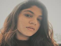 Aparna Balamurali Pics : வெய்யோன் சில்லி இப்போ நிலத்தில் இறங்கி அனத்துறா.. அபர்ணா பாலமுரளி ஆல்பம்..!