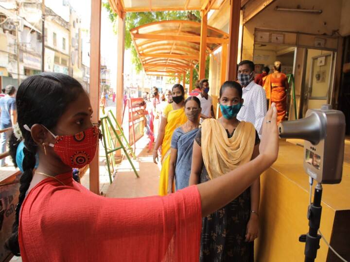 கொரோனா பரிசோதனை மீனாட்சியம்மன் கோயிலில்.
