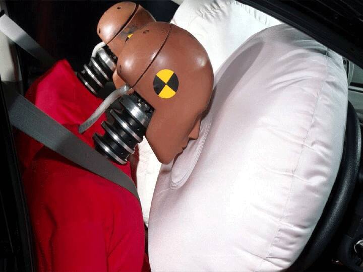 The Union Road Transport Ministry is going to increase the limit for making front passengers airbag mandatory Airbags Deadline: फ्रंट पैसेंजर्स एयरबैग मेंडेटरी करने की बढ़ने जा रही डेडलाइन, जानें क्या है नई तारीख