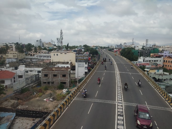 ஊரடங்கு தளர்வுகளால் காந்திபுரம் டாக்டர் நஞ்சப்பா சாலை மேம்பாலத்தில் அதிகரித்துள்ள வாகன போக்குவரத்து