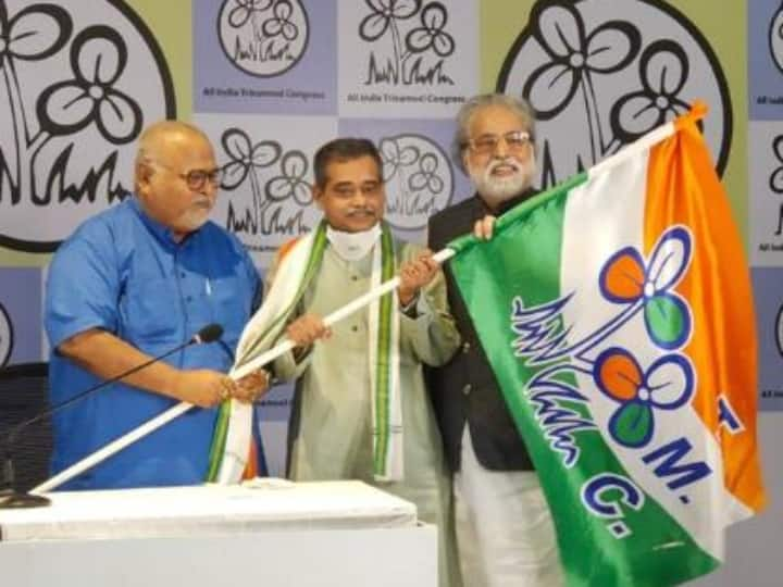 Pranab Mukherjee's son Abhijit Mukherjee joins TMC in Kolkatta today திரிணாமுல் காங்கிரஸில் இணைந்தார் அபிஜித் முகர்ஜி; அதிர்ச்சியில் காங்கிரஸ்! 