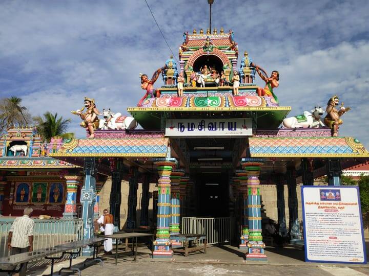 கரூர் : மீண்டும் திறக்கப்பட்ட வழிபாட்டுத் தலங்கள்.. மகிழ்ச்சியில் பக்தர்கள்..! lockdown relaxations worship places temples reopened in karur transport and temples opened due to relaxation கரூர் : மீண்டும் திறக்கப்பட்ட வழிபாட்டுத் தலங்கள்.. மகிழ்ச்சியில் பக்தர்கள்..!