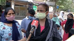 Delhi: बच्चों को ऑनलाइन क्लासेज में जोड़ने के लिए लाउडस्पीकर से अपील कर रहे शिक्षक