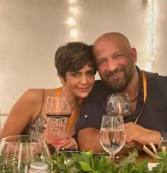 Mandira Bedi Updates: ক্যাপশনে হার্ট ব্রোকেন ইমোজি, স্বামীর সঙ্গে কাটানো মুহূর্তের ছবি শেয়ার মন্দিরার