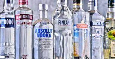 Vodka: ਵੋਦਕਾ ਵਿਚ ਪ੍ਰਯੋਗ ਕਰਨ ਵਾਲੀ ਮੁੱਖ ਸਮੱਗਰੀ ਅਨਾਜ (ਕਣਕ, ਜੌਂ ਆਦਿ) ਮੈਸ਼ ਜਾਂ ਆਲੂ ਹੁੰਦੇ ਹਨ। ਗਰੇਨ ਮੈਸ਼ (Grain Mash) ਨੂੰ ਫਰਮੈਂਟ ਕਰ ਕੇ Distill ਕੀਤਾ ਜਾਂਦਾ ਹੈ ਤੇ ਇਸ ਤਰ੍ਹਾਂ ਵੋਦਕਾ ਨੂੰ ਬਣਾਇਆ ਜਾਂਦਾ ਹੈ।