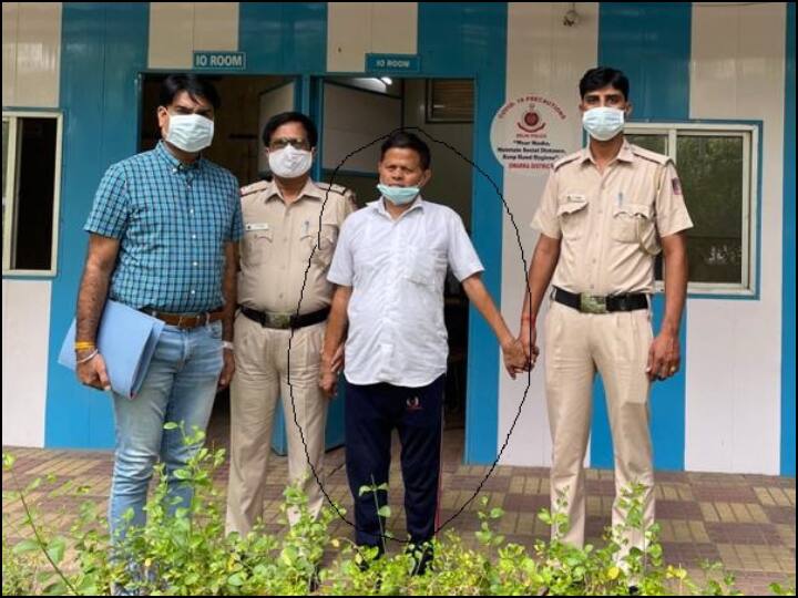 दिल्ली हाई कोर्ट में नौकरी दिलाने के नाम पर की ठगी, मेरठ से धागे वाला बाबा हुआ गिरफ्तार