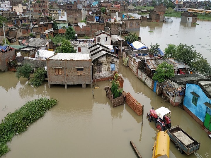 Bihar Flood News: Year New but Pain Old floods Made Bihar People Helpless Again Bihar Flood News: साल नया लेकिन दर्द पुराना, बाढ़ ने किया बिहार को फिर बेबस, हजारों लोग हुए बेघर