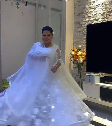 Bharti Singh House: कभी परिवार के साथ एक कमरे के घर में रहती थी कॉमेडी क्वीन, आज है करोड़ों के आलीशान घर की मालकिन, देखिए Inside तस्वीरें तस्वीरें