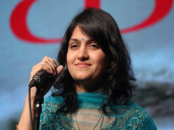 Some night time melody hits of Singer Harini இரவை இவளிடம் கொடுங்கள்... இசையால் நம்மை நிரப்புவாள்... ‛இது ஹரினி ஹிட்ஸ்’