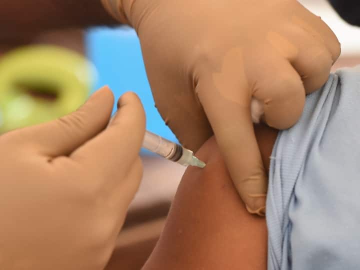Corona Vaccination: देश के पांच सबसे अच्छा प्रदर्शन करने वाले राज्य में दिल्ली और केरल, जानें कहां है स्थिति खराब