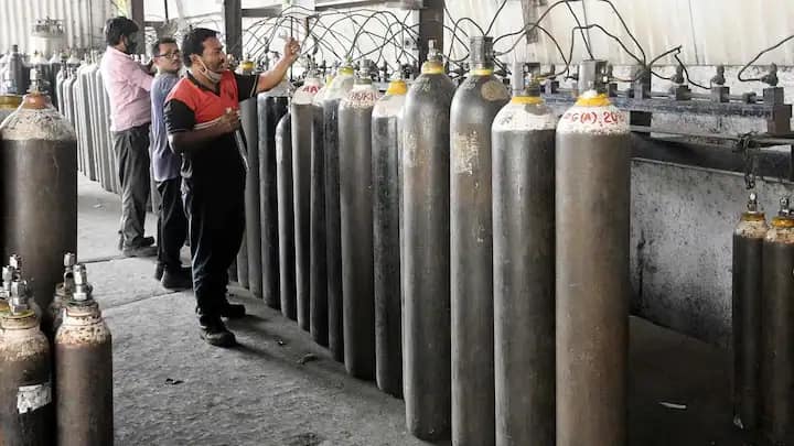 Indonesian hospitals struggle to keep up with oxygen demands in light of Delta variant, know in details Indonesian hospitals on Delta Variant: ইন্দোনেশিয়ায় অক্সিজেনের আকাল চরমে, একটি হাসপাতালেই মৃত্যু ৬৩ জনের