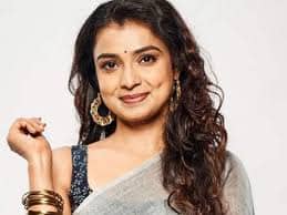 मयूरी देशमुख 'इमली' सीरियल में ही अहम रोल निभाने वाली मयूरी देशमुख भी डस्की लुक में ही दिखाई देती हैं. लोगों को उनका स्टाइल भी खूब पसंद है. बहुत कम लोग जानते होंगे कि टीवी में पर आने से पहले वो मराठी सिनेमा में काम कर चुकी हैं.
