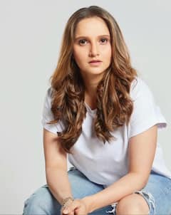 Sania Mirza Photos: అందం టెన్నిస్ రాకెట్ పట్టుకుంటే ఇలా ఉంటుందేమో...