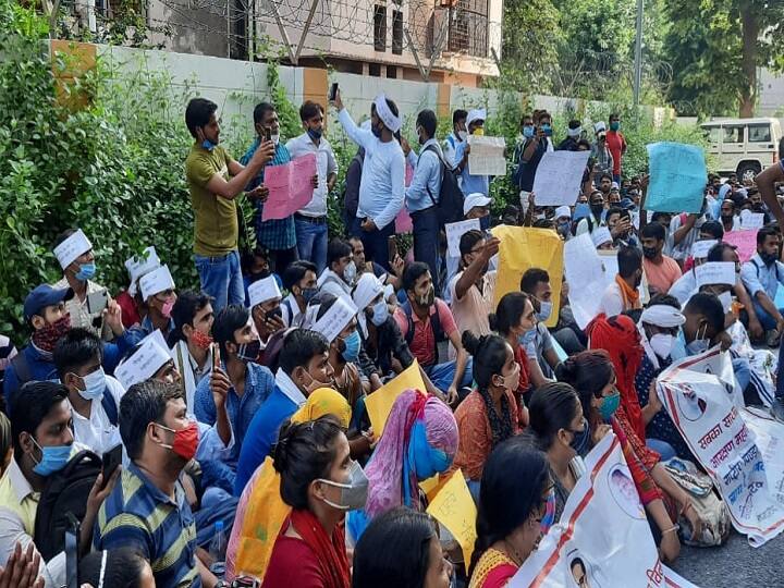 69 thousand teacher recruitment candidates protest continues in lucknow uttar pradesh ann जारी है 69 हजार शिक्षक भर्ती से जुड़े अभ्यर्थियों का आंदेलन, बेसिक शिक्षा मंत्री के आवास का किया घेराव