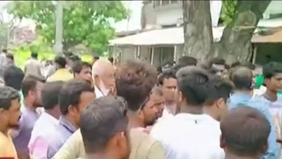 Bhangar: ভাঙরের পোলেরহাটে পঞ্চায়েত অফিস ভাঙচুর, তৃণমূল উপপ্রধানের গাড়ি ভাঙচুর