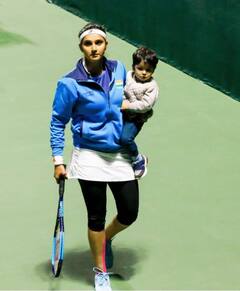 Sania Mirza Photos: అందం టెన్నిస్ రాకెట్ పట్టుకుంటే ఇలా ఉంటుందేమో...