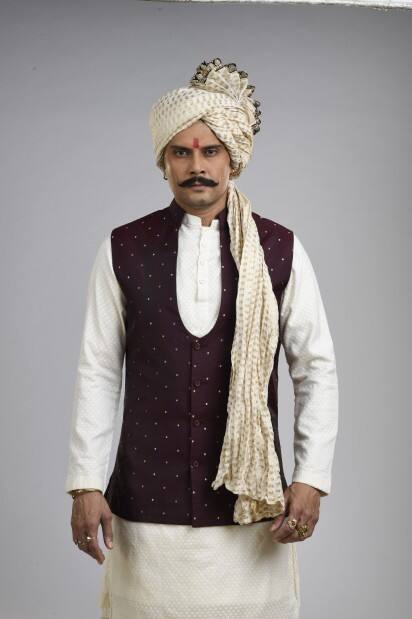 अमर उपाध्याय ने 'क्योंकि सास भी कभी बहू थी'  मिहिर विरानी की भूमिका निभाई थी. लेकिन शो के फेमस होने के बावजूद उन्होंने फिल्मों में अपना करियर बनाने के लिए शो छोड़ दिया था. फिर फिल्मों में भी वो सफलता हासिल नहीं कर पाए और वापस टीवी इंडस्ट्री में लौट आए. फिलहाल वो टीवी शो 'मोल्की' शो में लीड एक्टर हैं.