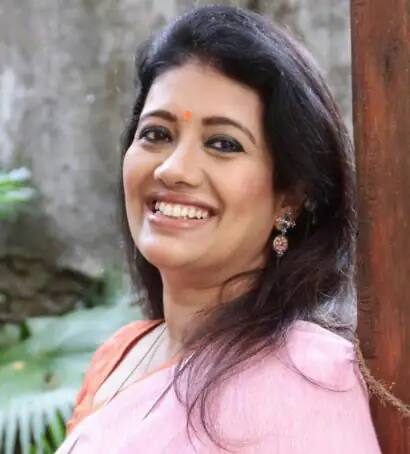 ‘কিঁউকি সাস ভি কভি বহু থি’-তে গায়ত্রী চাচির চরিত্রে দেখা গিয়েছিল অভিনেত্রী কমলিকা গুহকে। তাঁকে ‘নাগিন’-এ দেখা গিয়েছে।