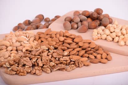 Dry fruits prices rise in India as imports from Afghanistan disrupted ஆப்கான் சண்டையை பாப்கான் சாப்பிட்டு பாக்குறீங்களா...  இந்தியாவில் பாதாம், பிஸ்தா விலை உயர்வு!