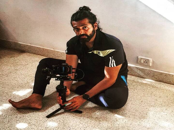 நகைச்சுவை படமான இதற்கு தானே ஆசைப்பட்டாய் பாலகுமாராவில், முன்னணி கதாபாத்திரத்தில் நடித்தார்