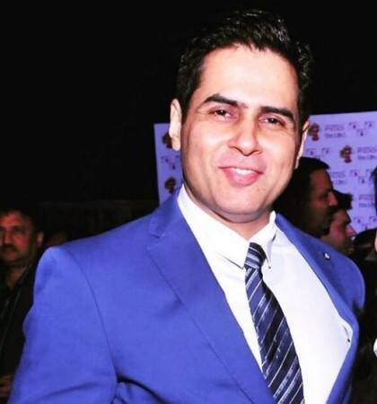 फेमस एक्टर अमन वर्मा ने शो में अनुपम कपाड़िया की भूमिका निभाई थी. शो में अनुपम की शादी तुलसी से होने वाली होती है लेकिन मिहिर के वापस आ जाने से ऐसा हो नहीं पाता. बता दें कि अमन को रियलिटी शो बिग बॉस 9 में भी देखा गया था और आखिरी बार उन्होंने 'सुपरकॉप्स बनाम सुपरविलेन्स' में एसीपी दिलेर कुमार की भूमिका निभाई थी.