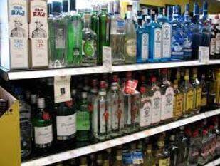 Gin: ਇਹ ਇਕ Distilled Spirit ਹੈ, ਜਿਸ ਦਾ ਇਕ ਬਹੁਤ ਹੀ ਵੱਖਰਾ ਸੁਆਦ ਹੁੰਦਾ ਹੈ, ਕਿਉਂ? ਜੁਨੀਪਰ ਬੇਰੀਜ਼ (Juniper Berries)। ਅਨਾਜ ਮੈਸ਼ (Grain Mash) ਨੂੰ ਪਹਿਲਾਂ Distill ਕੀਤਾ ਜਾਂਦਾ ਹੈ, ਫਿਰ ਇਸਨੂੰ ਬੋਟੈਨਿਕਲਜ਼ ਤੇ ਜੂਨੀਪਰ ਬੇਰੀਜ਼ ਨਾਲ ਦੋਬਾਰਾ Distill ਜਾਂਦਾ ਹੈ।