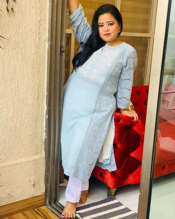 Bharti Singh House: कभी परिवार के साथ एक कमरे के घर में रहती थी कॉमेडी क्वीन, आज है करोड़ों के आलीशान घर की मालकिन, देखिए Inside तस्वीरें तस्वीरें