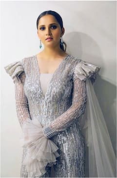 Sania Mirza Photos: అందం టెన్నిస్ రాకెట్ పట్టుకుంటే ఇలా ఉంటుందేమో...