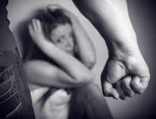 17 வயது சிறுமியின் கருவை கலைக்க உயர்நீதிமன்ற கிளை உத்தரவு