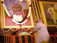 पीएम मोदी ने श्यामा प्रसाद मुखर्जी की जयंती पर किया नमन, कहा- उन्होंने अपना जीवन भारत की एकता-प्रगति के लिए समर्पित कर दिया
