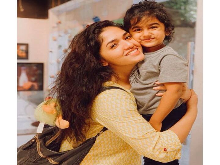 நீர்ப்பறவை படத்திற்காக பிலிம்பேர் விருதிற்கு பரிந்துரை செய்யப்பட்டார்
