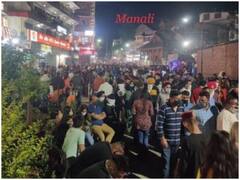 हिल स्टेशन्स पर सैलानियों का जमावड़ा, सोशल मीडिया पर लोग बोले- शांति ढूंढने गए लोग खुद शांत ना हो जाएं