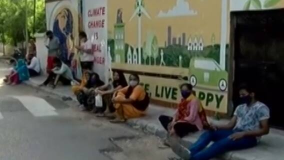 Ahmedabad: વેક્સિનની અછતથી નાગરિકો પરેશાન, વહેલી સવારથી રસી માટે લગાવી લાંબી કતાર,જુઓ વીડિયો