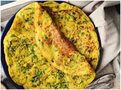 Monsoon Recipes: ब्रेकफास्ट में बनाएं कुछ हेल्दी, घर पर ट्राई करें मूंग दाल का चीला