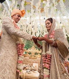 Sana Sayyad & Her Husband Can't Stop Staring At Each Other In These UNSEEN Wedding Pics