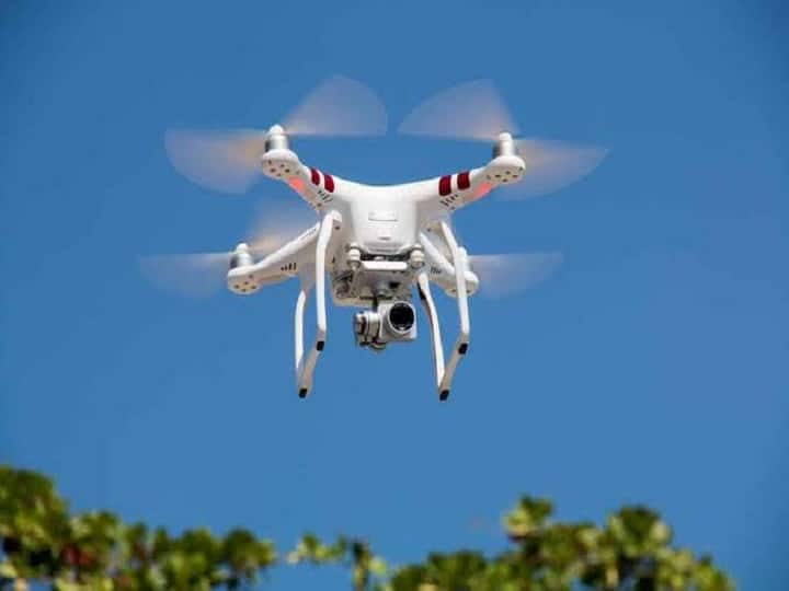 Draft Drone Rules 2021 centre proposes simple rules and regulations for Drone operations in india Draft Drone Rules 2021: சரக்கு விநியோகத்திற்கு ட்ரோன் வழித்தடங்கள் - ட்ரோன் வரைவு விதிகள் பற்றி தெரியுமா?