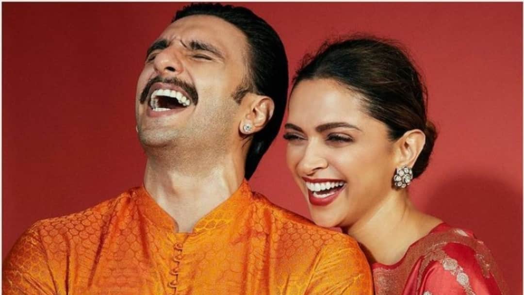 Deepika Padukone Posted a funny video on Ranveer Singh's Birthday, know in details Ranveer Singh's Birthday: অভিনব শুভেচ্ছা! রণবীরের জন্মদিনে ‘সাডা কুত্তা কুত্তা’ নাচের ভিডিও পোস্ট দীপিকার