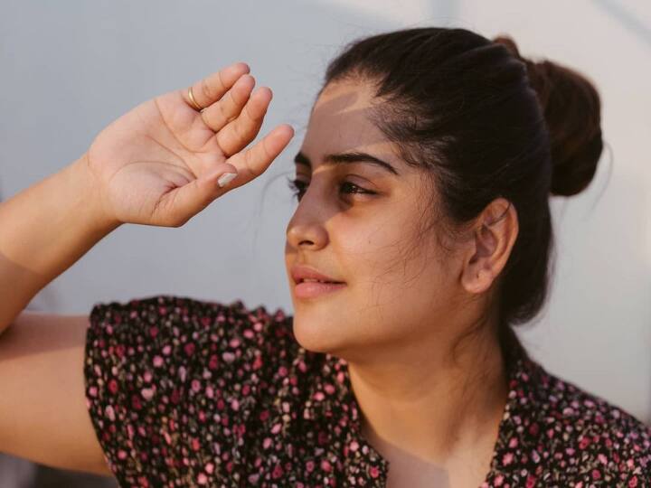 சூர்யா டிவியில் ‘ஹாய் கிட்ஸ்’ என்ற தொலைக்காட்சி நிகழ்ச்சியை மூன்று வருடங்கள் தொகுத்து வழங்கினார்