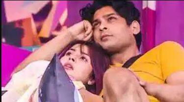 'ਬਿੱਗ ਬੌਸ 13' ਦੇ ਸਭ ਤੋਂ ਪਸੰਦੀਦਾ ਕਪਿਲ ਸਿਡਨਾਜ਼ ਯਾਨੀ ਸਿਧਾਰਥ ਸ਼ੁਕਲਾ ਅਤੇ ਸਿਡਨਾਜ਼ ਬਾਰੇ ਵੱਡੀਆਂ ਖਬਰਾਂ ਆ ਰਹੀਆਂ ਹਨ, ਜੇਕਰ ਖਬਰਾਂ ਦੀ ਮੰਨੀਏ ਤਾਂ ਦੋਵਾਂ ਦਾ ਰਿਸ਼ਤਾ ਟੁੱਟ ਹੋ ਗਿਆ ਹੈ। ਉਨ੍ਹਾਂ ਵਿਚਕਾਰ ਪਹਿਲਾਂ ਦੀ ਤਰ੍ਹਾਂ ਕੁਝ ਨਹੀਂ ਹੈ।