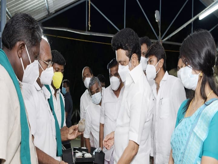 tamilnadu cm mk stalin paddy purchase centere review மன்னார்குடி நெல் கொள்முதல் நிலையத்தில் முதல்வர் திடீர் ஆய்வு; விவசாயிகள் குறைகளை கேட்டறிந்தார்!