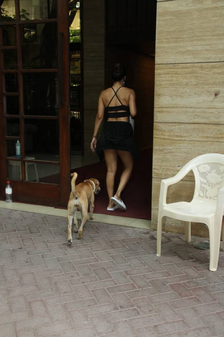 At 47, Malaika is an inspiration for many with her disciplined fitness regime and the actress pay no heed to her trollers, she has often mention in her interviews. [pic credit: Manav Manglani]