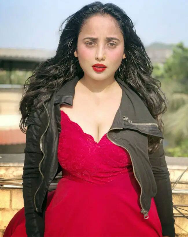 Rani Chatterjee - भोजपुरी सिनेमा पर सालों से रानी बनकर काम कर रहीं रानी चैटर्जी भी सबसे महंगी एक्ट्रेसेस में से एक हैं. मीडिया रिपोर्ट्स की माने तो ये एक फिल्म के 20 से 25 लाख लेती हैं. और इनकी गिनती काफी सफल अभिनेत्रियों में होती है. (फोटो - सोशल मीडिया)
