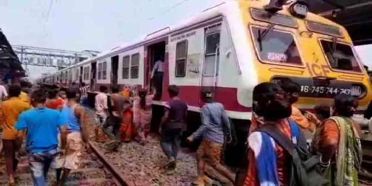 Chengail Rail blocked at Chengail station in howra demanding resumption of local train service Chengail Rail blocked: লোকাল ট্রেন চালুর দাবিতে এবার দক্ষিণ-পূর্ব রেলের চেঙ্গাইল স্টেশনে অবরোধ