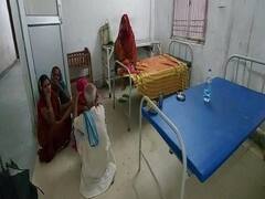 बिहार: सरकारी अस्पताल में वार्ड के बाहर चलता रहा झाड़फूंक का 'खेल', चुपचाप देखते रहे डॉक्टर