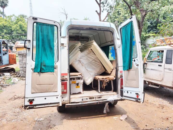 Ambulance Load With Goods Arrah Sadar Hospital During Inspection Of Ashwini  Choubey Ann | आराः एक तरफ अश्विनी चौबे कर रहे थे निरीक्षण और दूसरी ओर  एंबुलेंस से ढोया जा रहा था