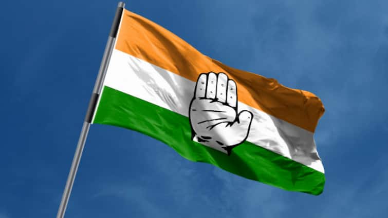 Gujarat Congress leader Bharatsinh Solanki notice to wife Reshma Patel ગુજરાત કોંગ્રેસના ક્યા ટોચના નેતાએ પત્નિ સામે અખબારમાં નોટિસ આપી કહ્યું, મારી પત્નિ મારા કહ્યામાં નથી ને...........