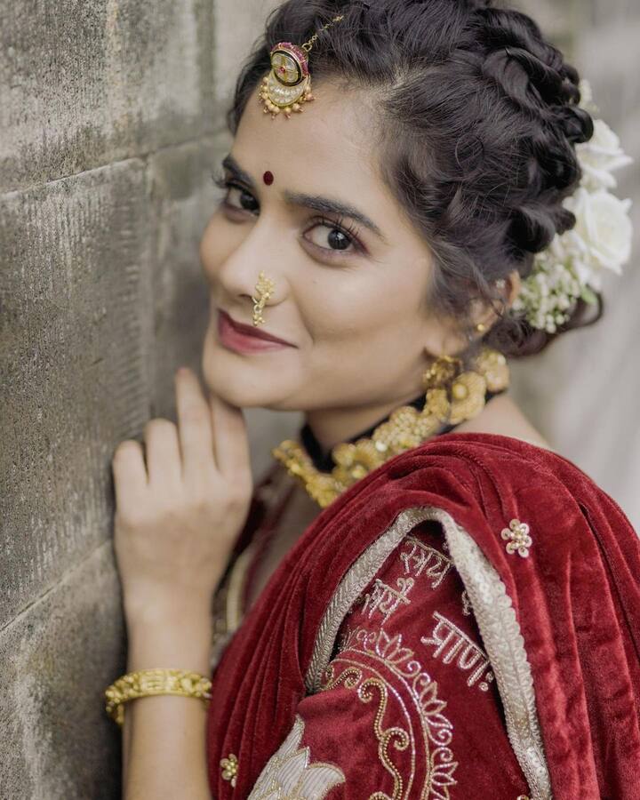 भाग्यश्रीचा या फोटोमधील अंदाज कुणालाही घायाळ करेल असाच आहे. (photo courtesy : @bhagyashreemote instagram)