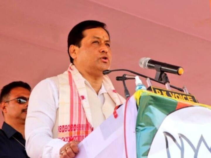 असम के पूर्व मुख्यमंत्री सर्बानंद सोनोवाल भी दिल्ली पहुंचे हैं.